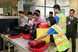 Hỗ trợ giải tỏa hành khách tại sân bay Tân Sơn Nhất