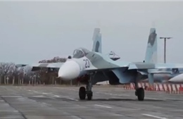 Xem Su-27 của Nga trổ tài trên bầu trời Crimea
