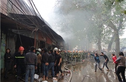 Cháy lớn thiêu rụi 6 ki ốt kinh doanh ở Tây Mỗ, Hà Nội