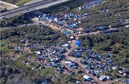Pháp dỡ bỏ khu lều tạm của người tị nạn tại cảng Calais