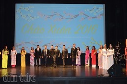 Sinh viên Việt Nam ở Canada tưng bừng chào Xuân với Gala 2016