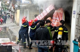 Dập tắt đám cháy ở Khu chung cư Giảng Võ, Hà Nội