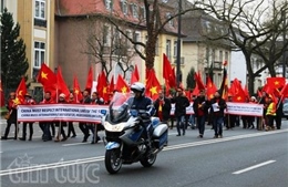 Người Việt tại Đức tuần hành phản đối Trung Quốc