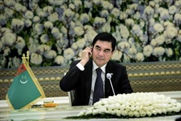 Tổng thống Turkmenistan tặng mỗi phụ nữ 11 USD ngày 8/3