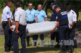 Malaysia cử chuyên gia kiểm tra mảnh vỡ nghi của MH370