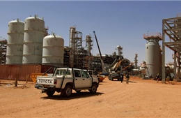 Thêm Algeria đồng ý "đóng băng" sản lượng dầu mỏ
