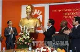 Chủ tịch nước thăm công ty liên doanh giữa Viettel và Mozambique