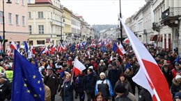 Người Ba Lan biểu tình chật cứng trung tâm Warsaw