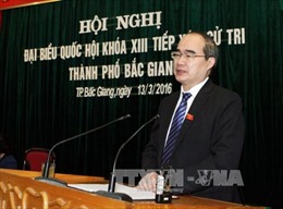 Ông Nguyễn Thiện Nhân tiếp xúc cử tri tại Bắc Giang
