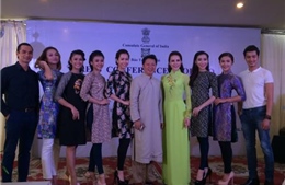 Trình diễn áo dài Việt Nam và áo Saree Ấn Độ