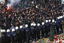 Cảnh sát Bỉ dùng vòi rồng giải tán đám đông cực hữu