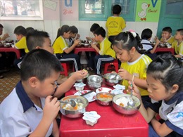 Siết chặt dịch vụ ăn uống trong trường học 