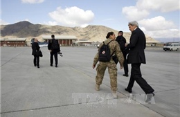Ngoại trưởng Mỹ bất ngờ thăm Afghanistan