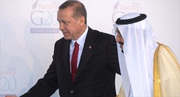Ông Erdogan đón vua Saudi Arabia bằng khúc quân hành Nga