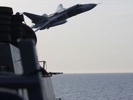 Vì sao tàu khu trục Mỹ “đứng im” để Su-24 Nga tấn công giả định?