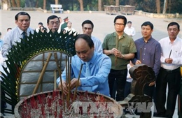 Thủ tướng dâng hương tưởng nhớ các AHLS tại Quảng Trị