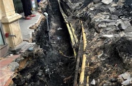 Quảng Ninh: Thi công đường ống nước gây nguy hiểm đến nhà dân 
