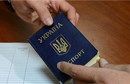 Ukraine sẽ tước quyền công dân người mang họ Nga?