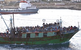 Thảm cảnh trong “tàu ma” chứa 700 người di cư chết chìm dưới đáy biển