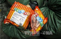 Nam Định phát hiện hàng trăm gói xúc xích "bẩn"