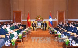 Tổng Bí thư Lào gặp gỡ cựu binh tình nguyện Việt Nam 