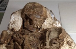 Phát hiện bộ xương hóa thạch “mẹ ôm con” gần 5.000 tuổi