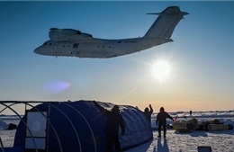 Lính dù Nga thách thức thời tiết Bắc Cực