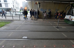 Đức lắp đặt đèn giao thông cho người nghiện smartphone