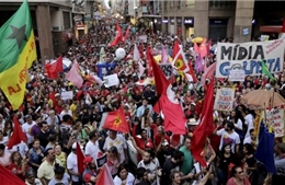 Tuần hành phản đối tiến trình luận tội Tổng thống Rousseff