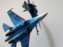 Tiêm kích Nga "nhào lộn" trên đầu máy bay do thám Mỹ