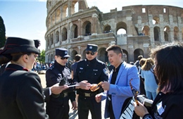 Cảnh sát Trung Quốc tuần tra đường phố Rome