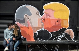 Tổng thống Putin và Donald Trump "ôm hôn" thắm thiết