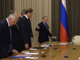 Ông Putin nhắc khéo Phó Thủ tướng sửa cà vạt