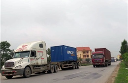 Xe tải “né” trạm thu phí cao tốc Hà Nội - Hải Phòng