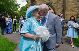 Cặp đôi làm đám cưới sau 44 năm hẹn hò