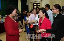 Cử tri thể hiện trách nhiệm công dân trong ngày hội toàn dân