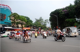 Sau bầu cử, đường phố Hà Nội lại sôi động