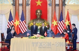 Mỹ bỏ lệnh cấm bán vũ khí cho Việt Nam là một "sự kiện lịch sử"