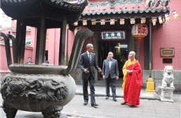 Hình ảnh Tổng thống Mỹ tới thăm Chùa Phước Hải