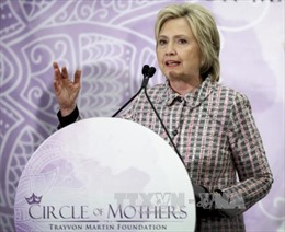 Uy tín của bà Clinton nguy cơ sụt giảm do bê bối thư điện tử