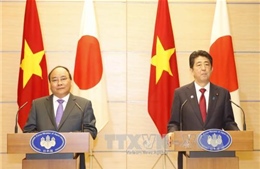 Thủ tướng Nguyễn Xuân Phúc và Thủ tướng Abe họp báo chung