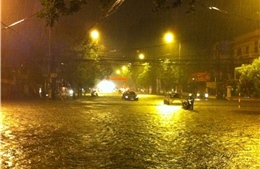 Cảnh báo ngập lụt nhiều tuyến phố Hà Nội