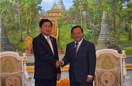 Bí thư Đinh La Thăng thăm Campuchia
