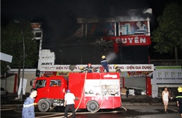 Cháy lớn siêu thị điện máy ở Quảng Trị