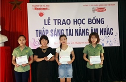 Trao học bổng "Thắp sáng tài năng âm nhạc"