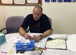 Đối tượng Nam Phi chuyển 1,7kg ma túy vào Việt Nam "do túng quẫn"