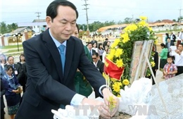 Việt Nam-Lào cam kết tăng cường quan hệ đặc biệt 