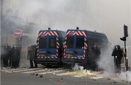Biểu tình biến thành bạo loạn đường phố tại Pháp