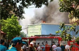 Khẩn trương dập tắt vụ cháy tại 109 Trường Chinh, Hà Nội 