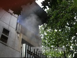Cháy nhà phố cổ Hà Nội, cư dân hoảng loạn